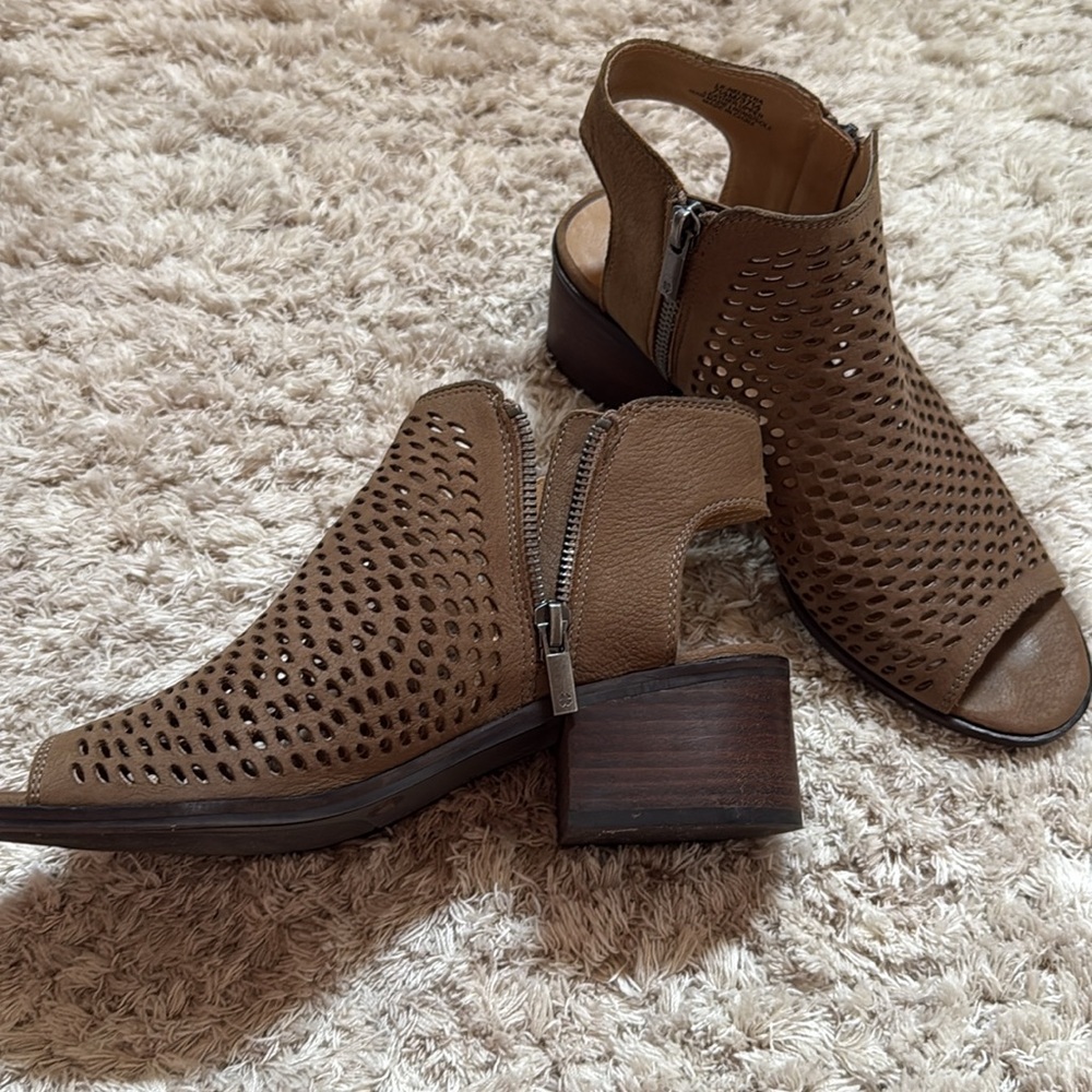 Lucky Brand Brown Mules with Perforated Design - Picture 4 of 4